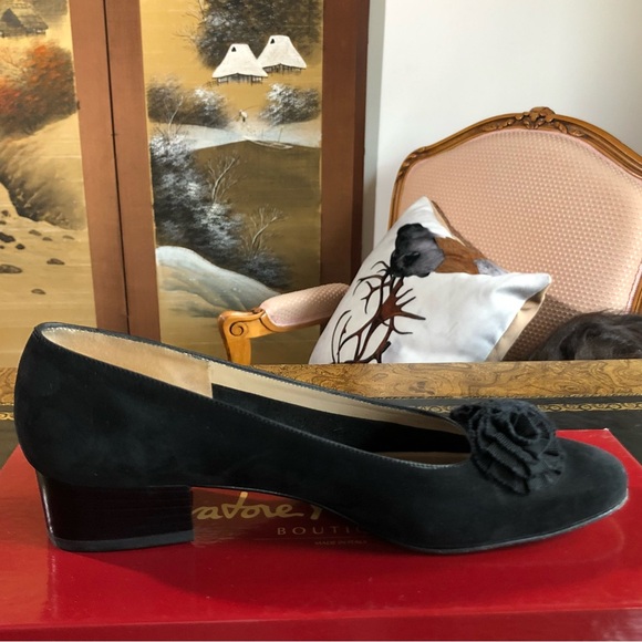 Salvatore Ferragamo FARFALLA NERO NABUCK Size 7 1/2 AA - Picture 4 of 15